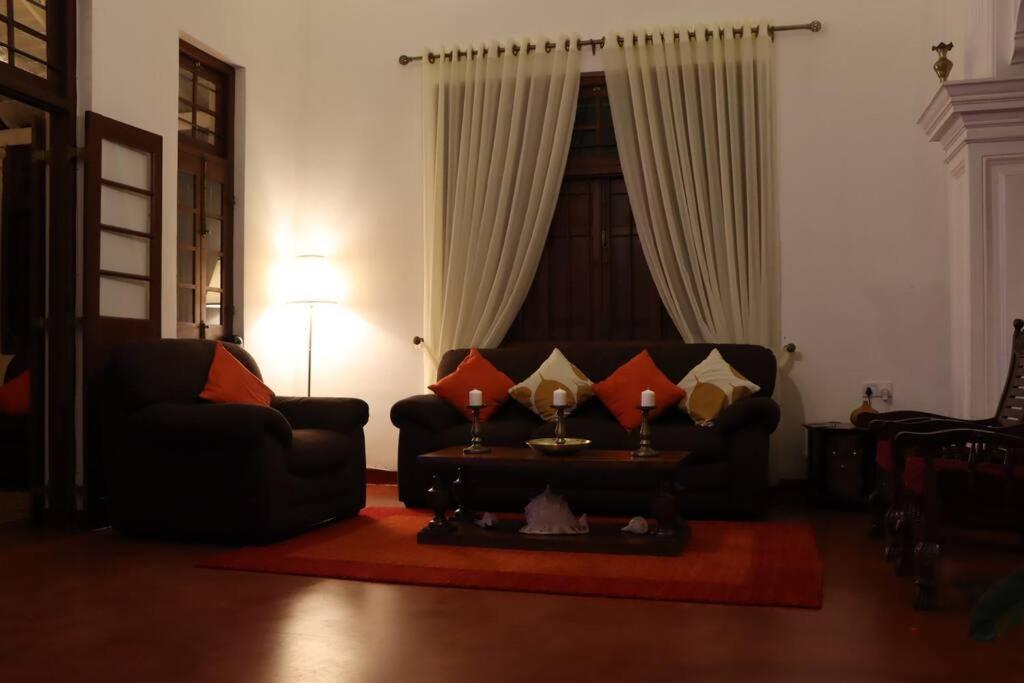 Colonial Residence Kandy Villa Buitenkant foto