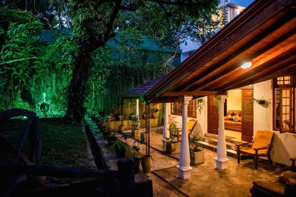 Colonial Residence Kandy Villa Buitenkant foto