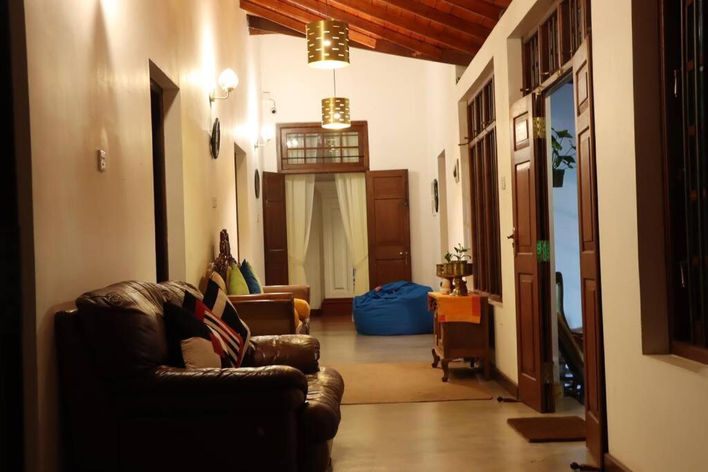 Colonial Residence Kandy Villa Buitenkant foto