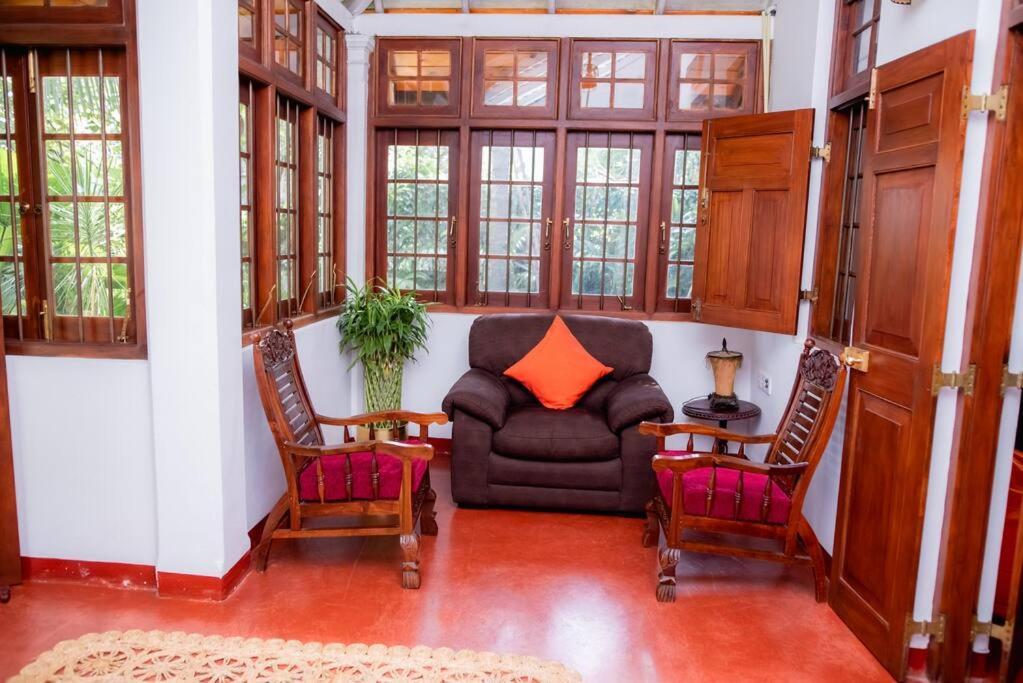 Colonial Residence Kandy Villa Buitenkant foto